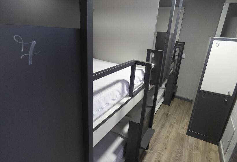 Кровать в Общей Комнате, Quartier Bilbao Hostel Casco Viejo