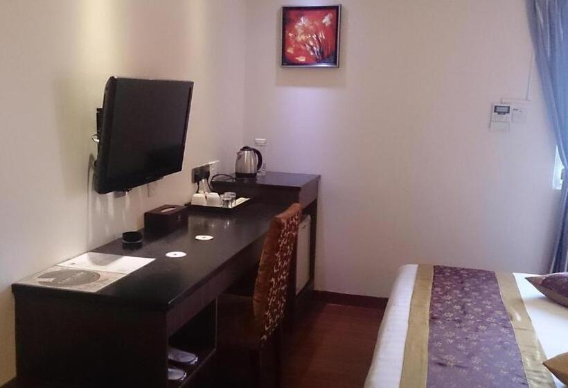 חדר דחוקס עם מיטת קינג, & Apartment Ambassador 3