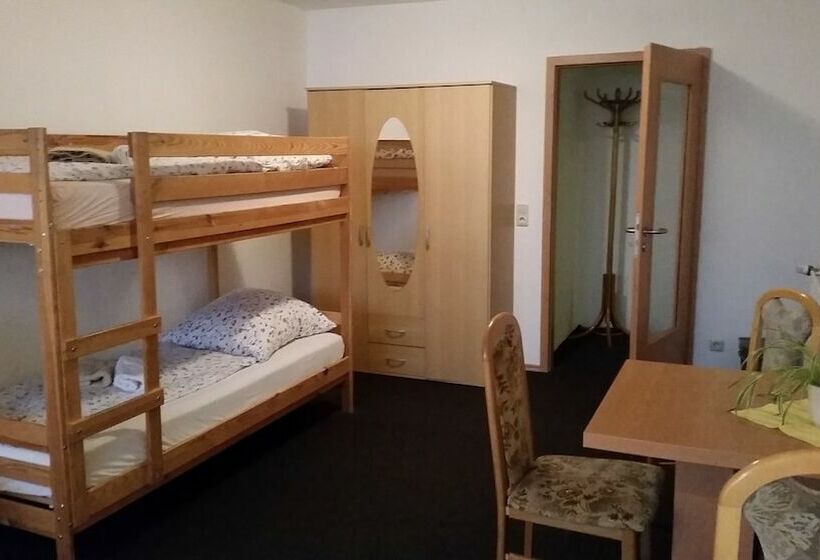 חדר משפחתי, Pension Und Restaurant Die Burg