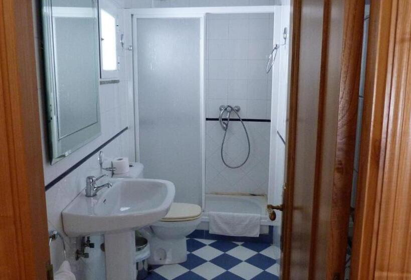 Номер Стандарт, Pensión Albergue A Pedra