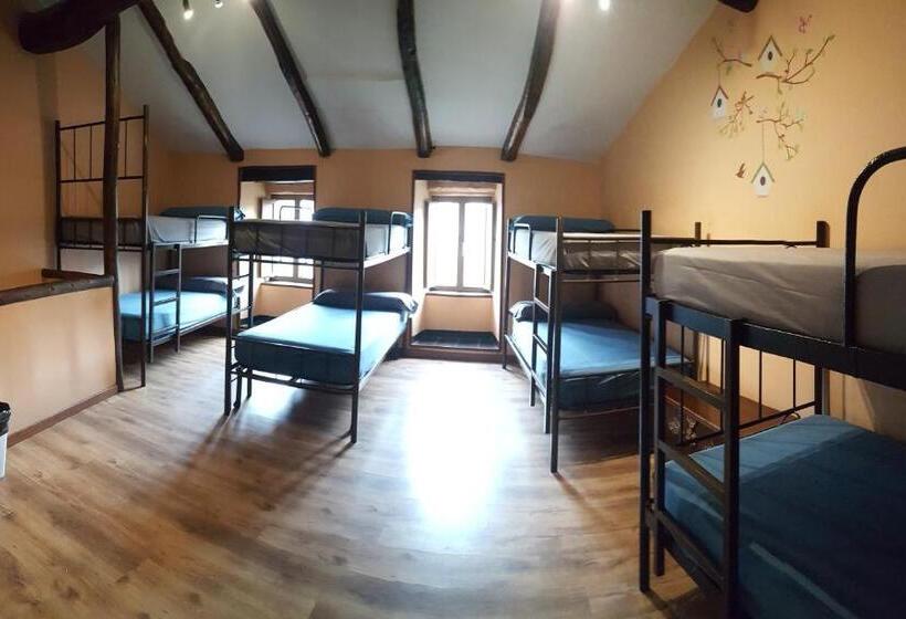 Семейный Номер, Pensión Albergue A Pedra