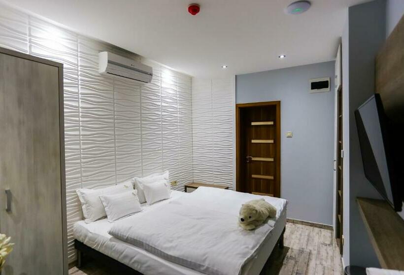 Номер Deluxe, Madison Village