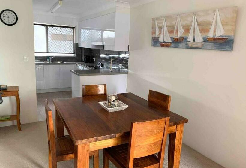 バルコニー付２ベッドルームアパートメント, Le Beach Apartments