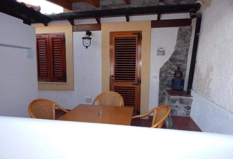 اتاق راحتی سه تخته, Casa Arcada