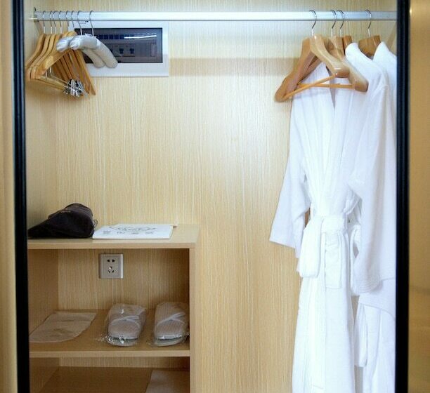 Президентский Люкс, Guangzhou Seaman Hotel Line 2 Jiangnanxi Station
