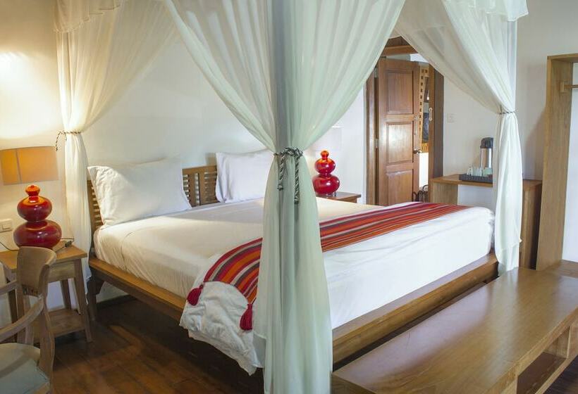 اتاق لوکس با چشم‌انداز دریا, Janji Laut Resort
