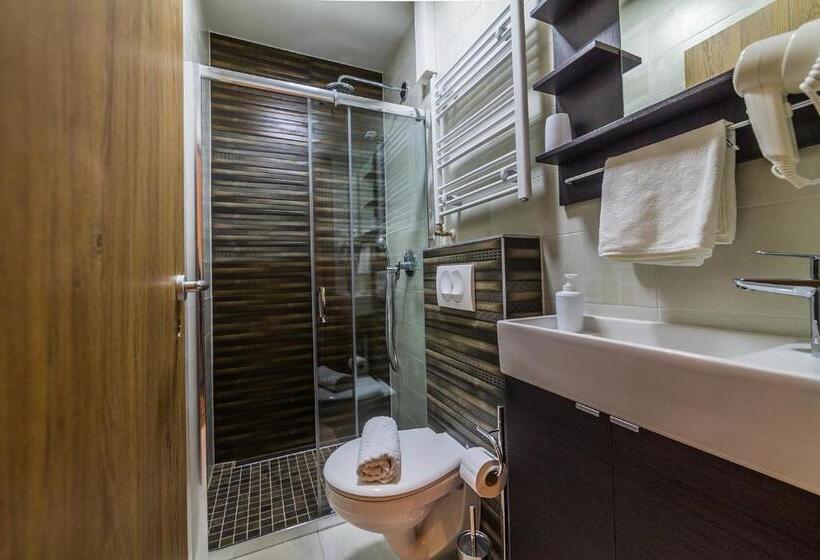 Номер Стандарт, Sztár Motel étterem
