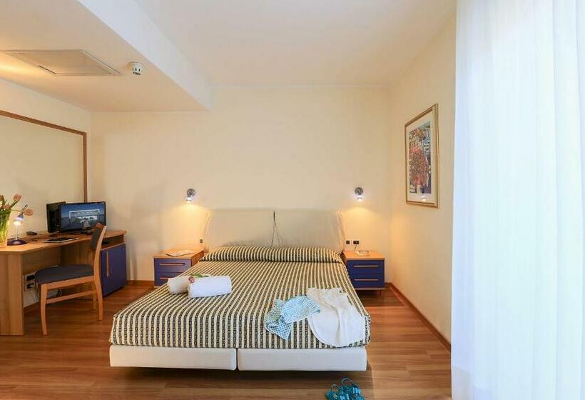 Classic room with balcony, Sporting