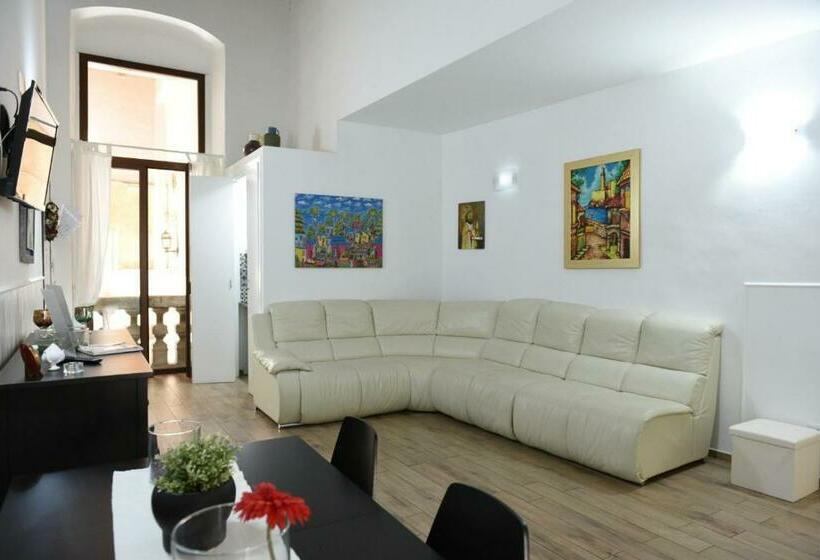 اتاق استاندارد سه نفره, Sisters Residence