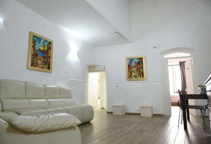 اتاق استاندارد سه نفره, Sisters Residence
