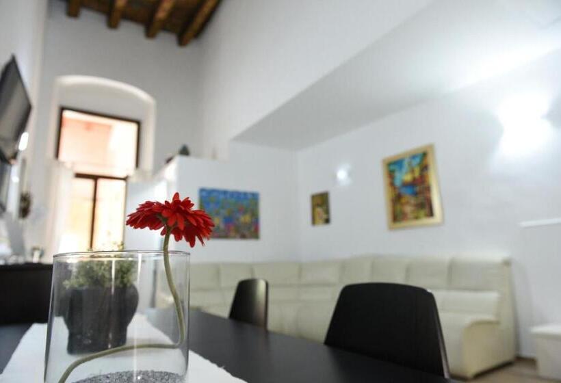 اتاق راحتی سه تخته, Sisters Residence