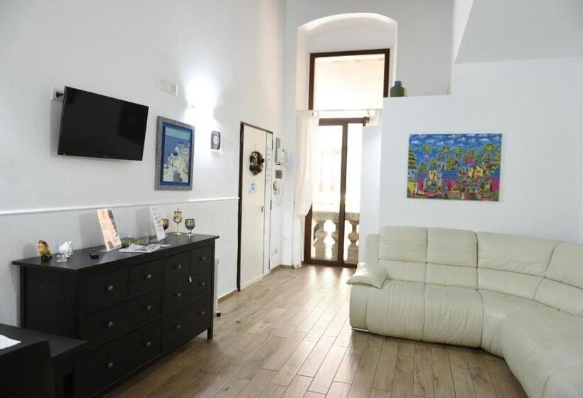 اتاق راحتی سه تخته, Sisters Residence