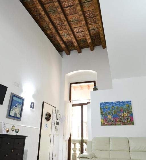 اتاق راحتی سه تخته, Sisters Residence