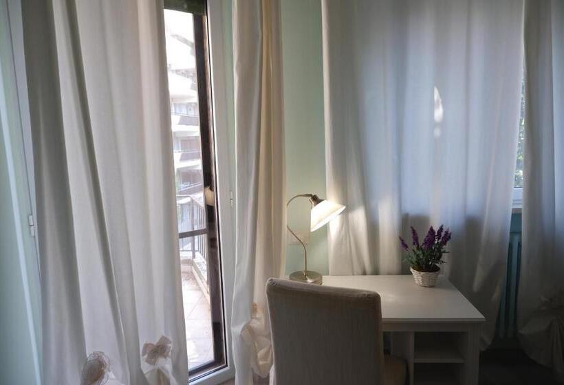 اتاق لوکس با بالکن, B&b Il Giardino In Città   Parcheggio Privato Gratuito Su Disponibilità