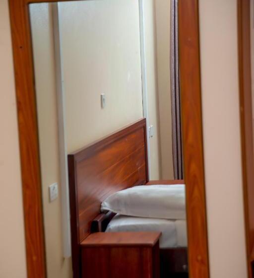 اتاق استاندارد سه نفره, Nabisere Hotel Kalisizo