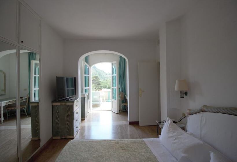 海の見えるダブルベッドスタンダードルーム, Villa Portuso