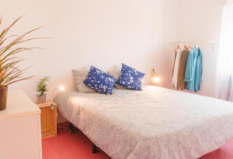Номер Стандарт, Hospedium Hostel Republica Surf House
