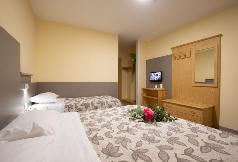 Chambre Triple Standard avec Balcon, Alla Fonte