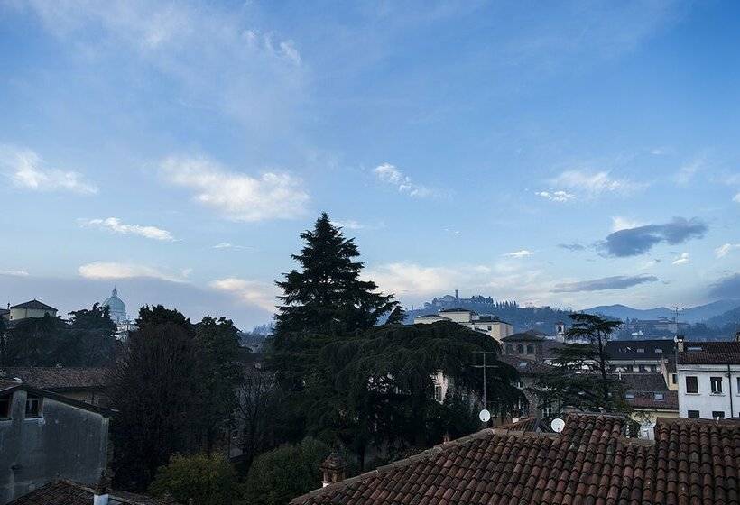 اتاق استاندارد با تخت دوبل و چشم‌انداز, Centro Paolo Vi