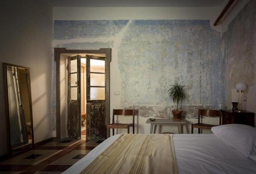 اتاق لوکس, Piazza San Pantaleo