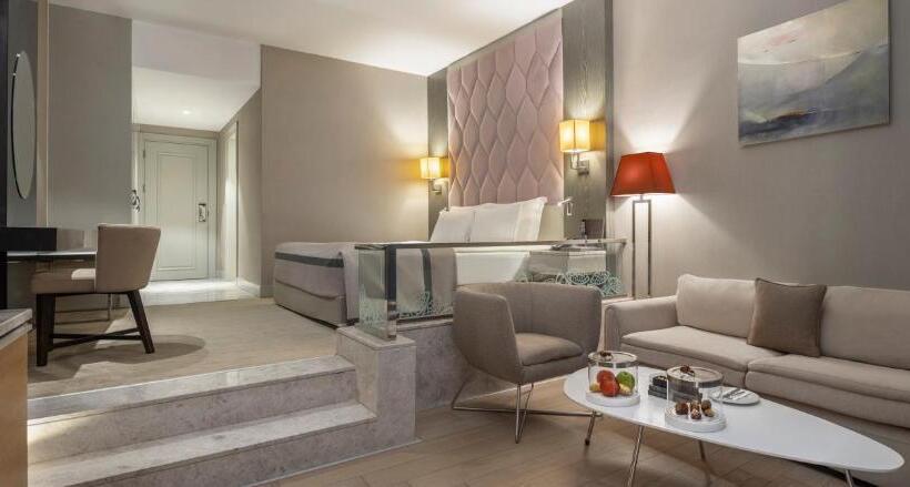 اتاق لوکس با تخت بزرگ, Elexus Hotel Resort & Spa & Casino