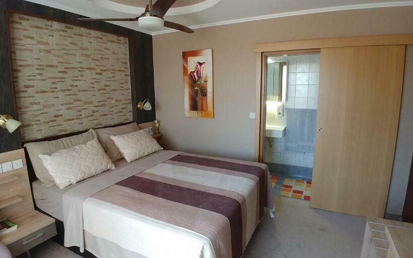 Номер Стандарт с Балконом, Bed & Breakfast Villa Adriana