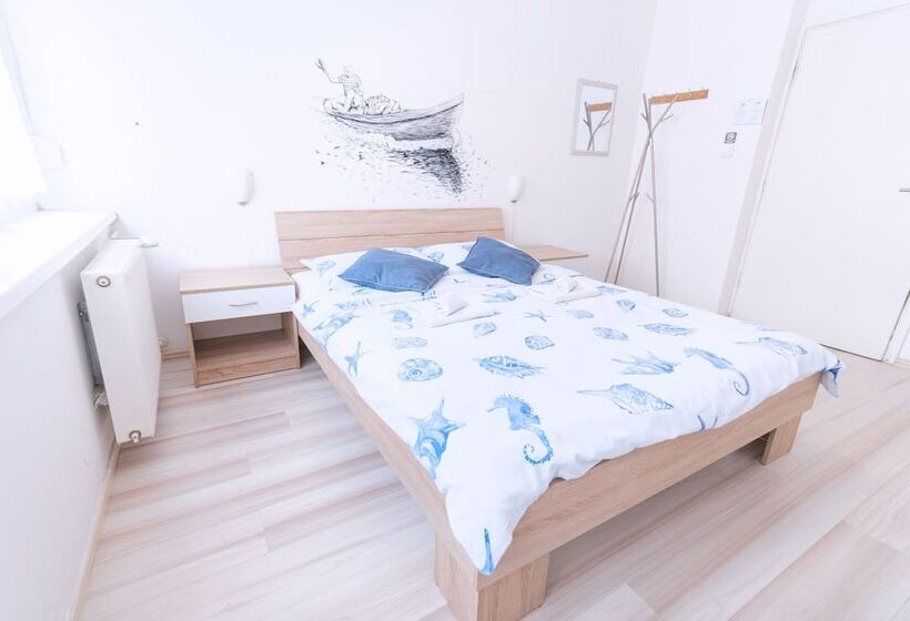 اتاق استاندارد با سرویس بهداشتی مشترک, The Dots Hostel