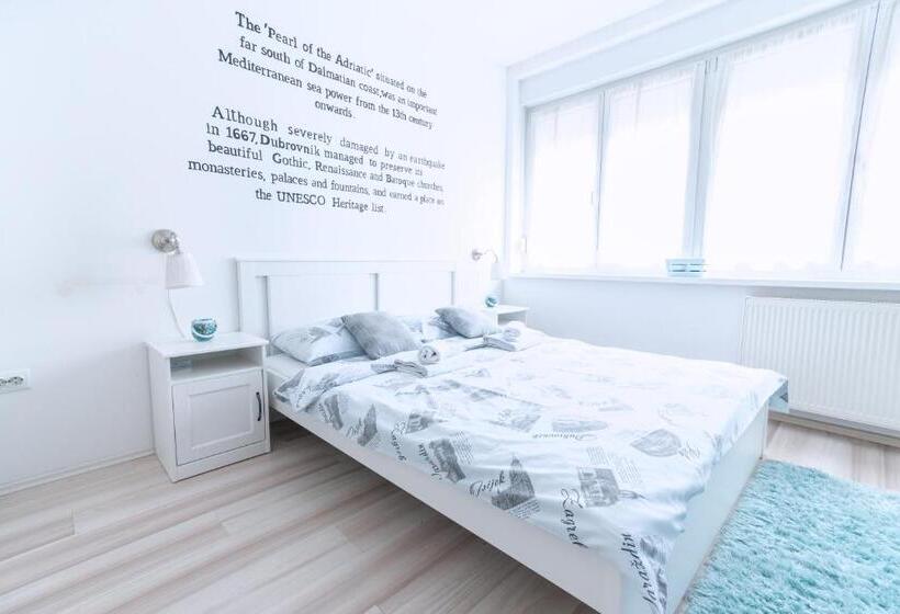 اتاق استاندارد با سرویس بهداشتی مشترک, The Dots Hostel