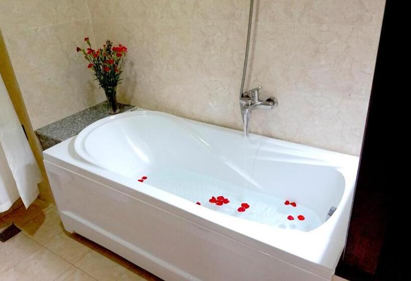 اتاق استاندارد با چشم‌انداز استخر, Vela Phu Quoc Resort