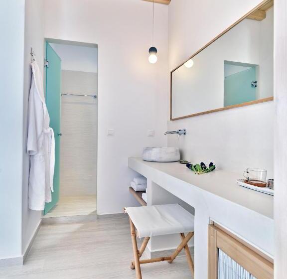 带按摩浴盆的套房, Aella Residence