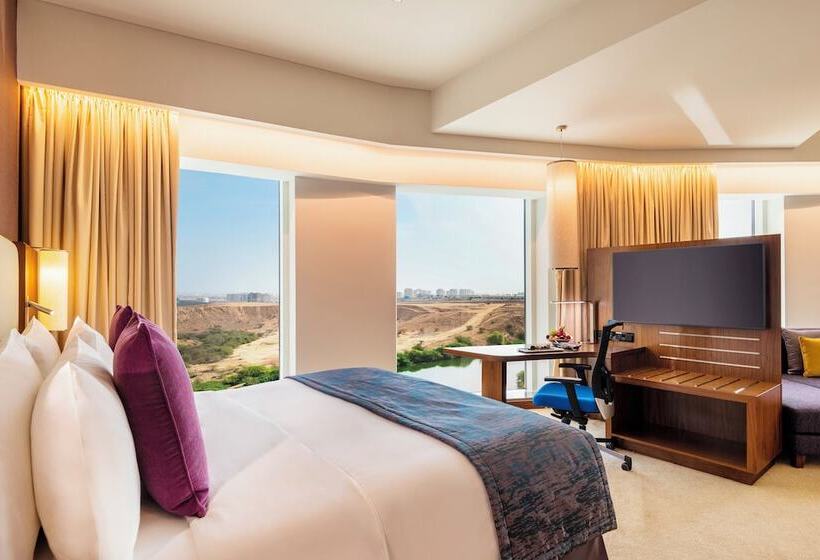اتاق استاندارد با چشم‌انداز, Crowne Plaza Muscat Ocec, An Ihg