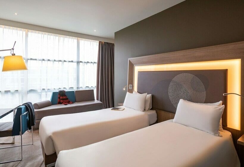 高级大房间, Novotel London Heathrow Airport T1 T2 And T3