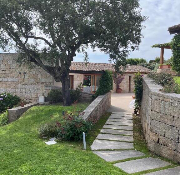 Вилла с 1 спальней и бассейном, Porto Coda Cavallo Salina Bamba