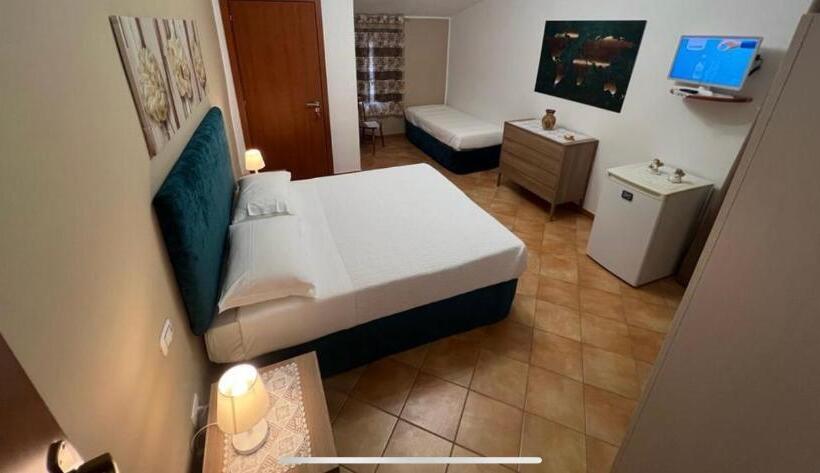 Quarto Triplo Economy, La Rosa Blu