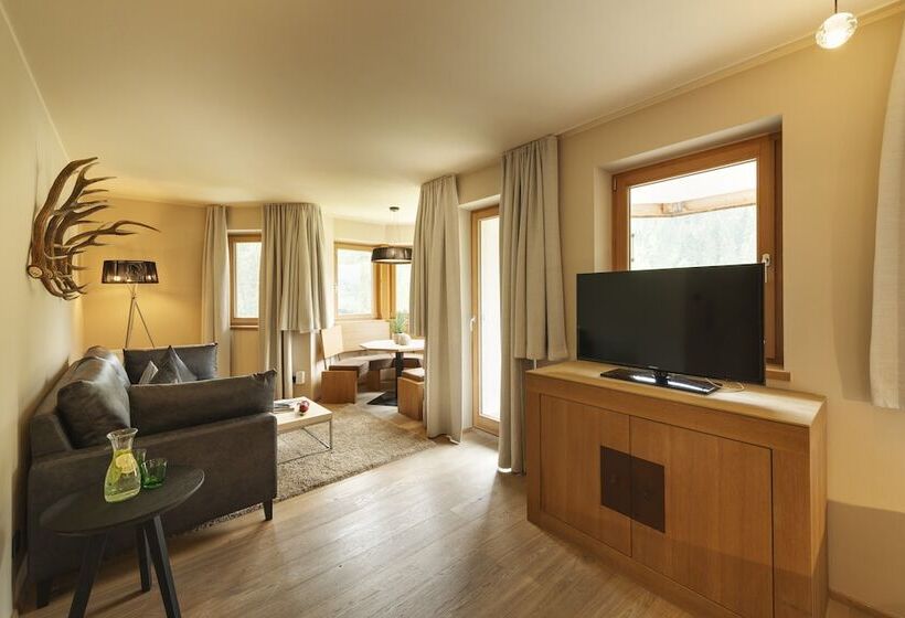 سوئیت با وان آب گرم, Almhof Family Und Wellness Resort