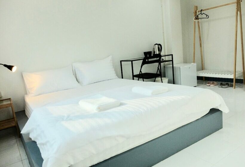 اتاق استاندارد, Diamond & Rust Hostel