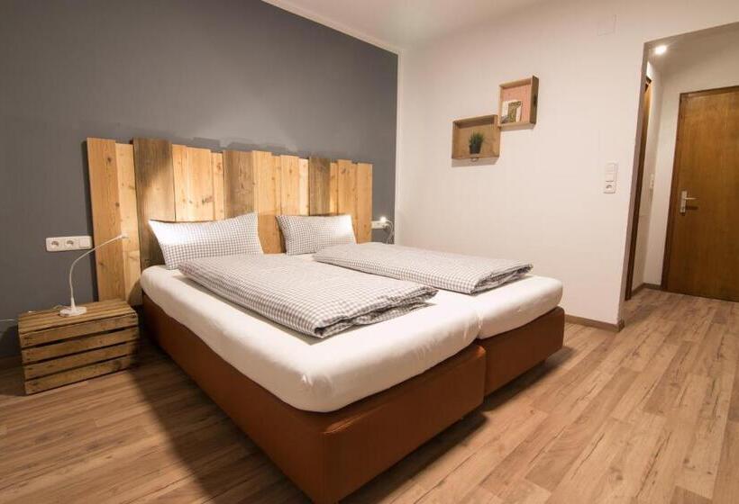 Номер Стандарт с Балконом, Mellow Mountain Hostel