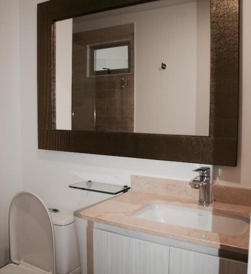 Quarto Estandar, Madeiro