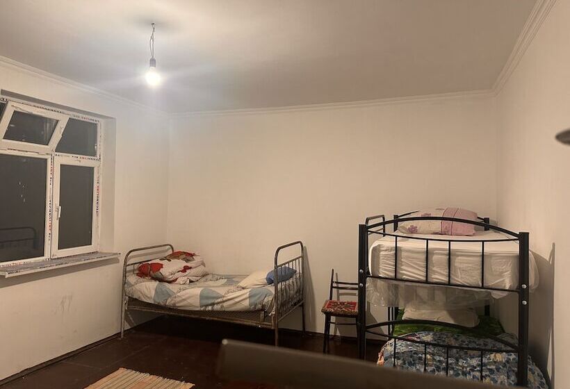 اتاق اکونومی, Sovet Hostel