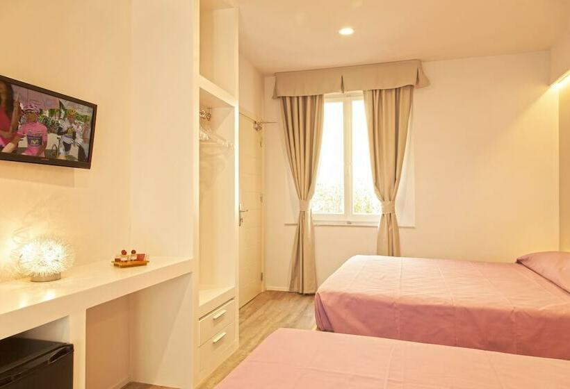 Triple Room Sea View, L'approdo