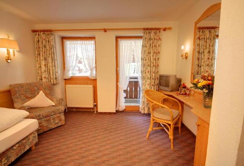 Quarto Estandar Individual, Adler Garni