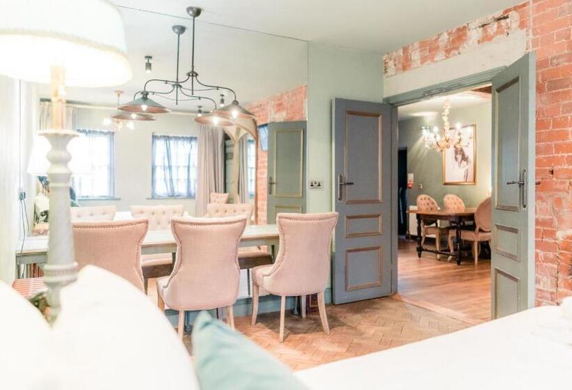 Апартаменты 1 Спальня, Le Petit Chateau & William De Percy