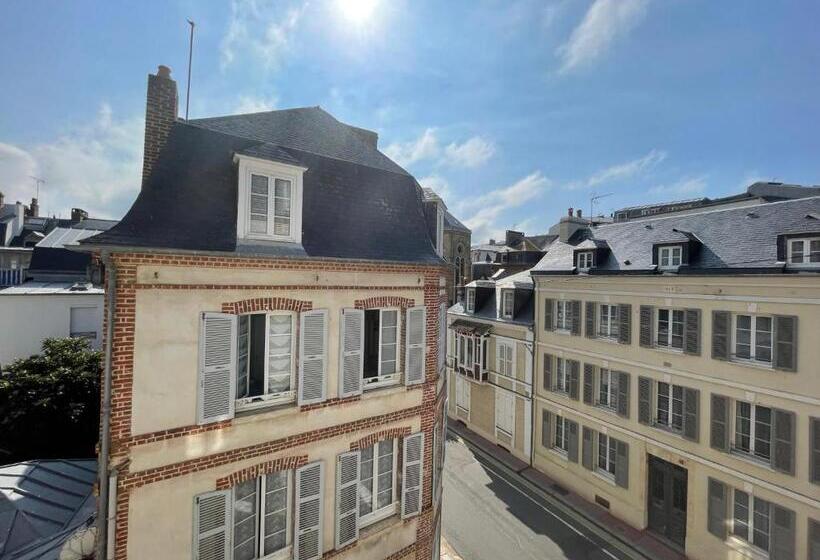 اتاق کلاسیک سه تخته, Le Trouville   Hotel De Charme