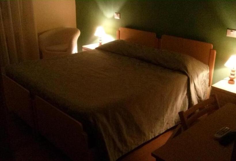 Chambre Quadruple Standard, Albergo Capriolo