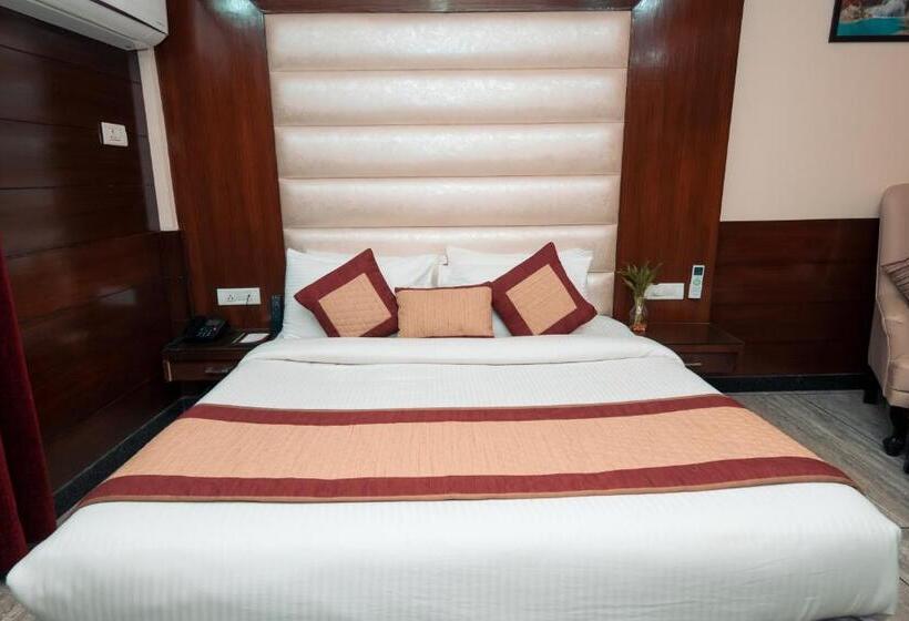 Номер Премиум, The Fern Residency Katra