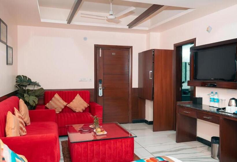 Люкс, The Fern Residency Katra