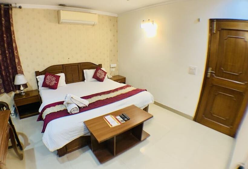 Номер Deluxe, Kashish Residency And Banquet