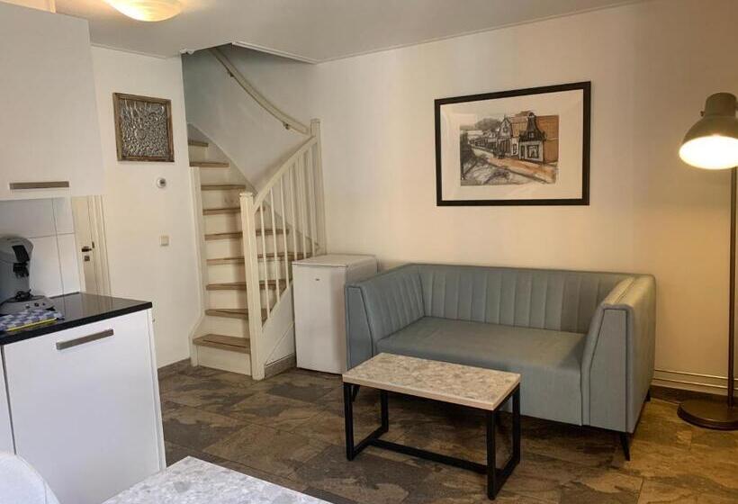 , Plantage Garden Apartments