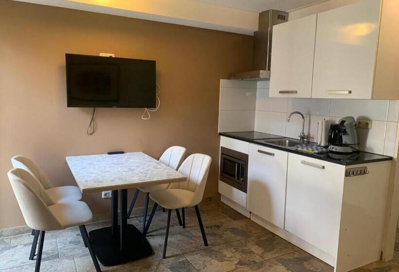 , Plantage Garden Apartments