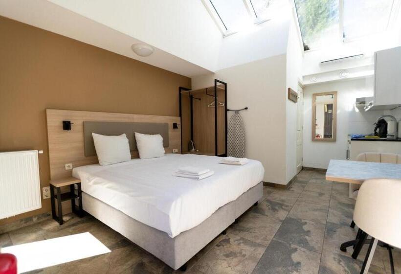 استودیوی لوکس, Plantage Garden Apartments
